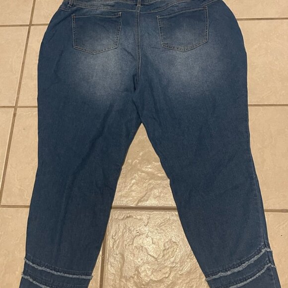 C Est 1946 Denim Jeans Women's Size 20W Blue Mid Rise Comfort Stretch Pockets - Picture 2 of 6